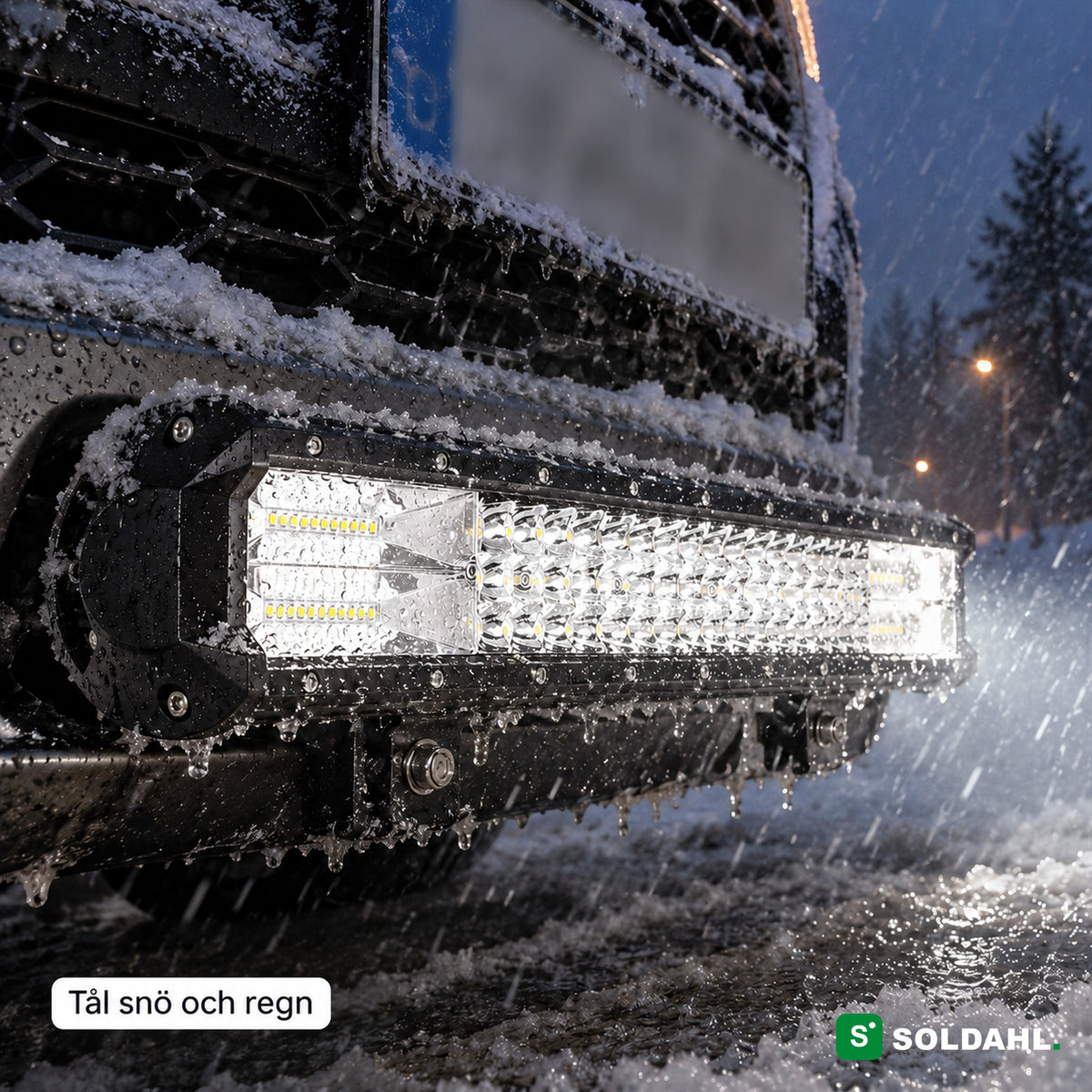 LED-ramp på en bil i snö och regn, byggd för vinterväder