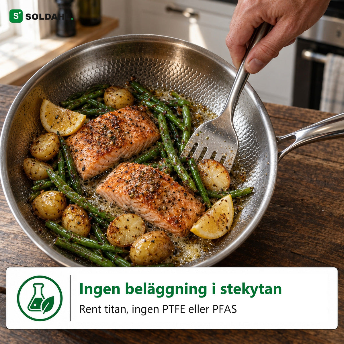 Lax med haricots verts och potatis steks i Stekro utan beläggning