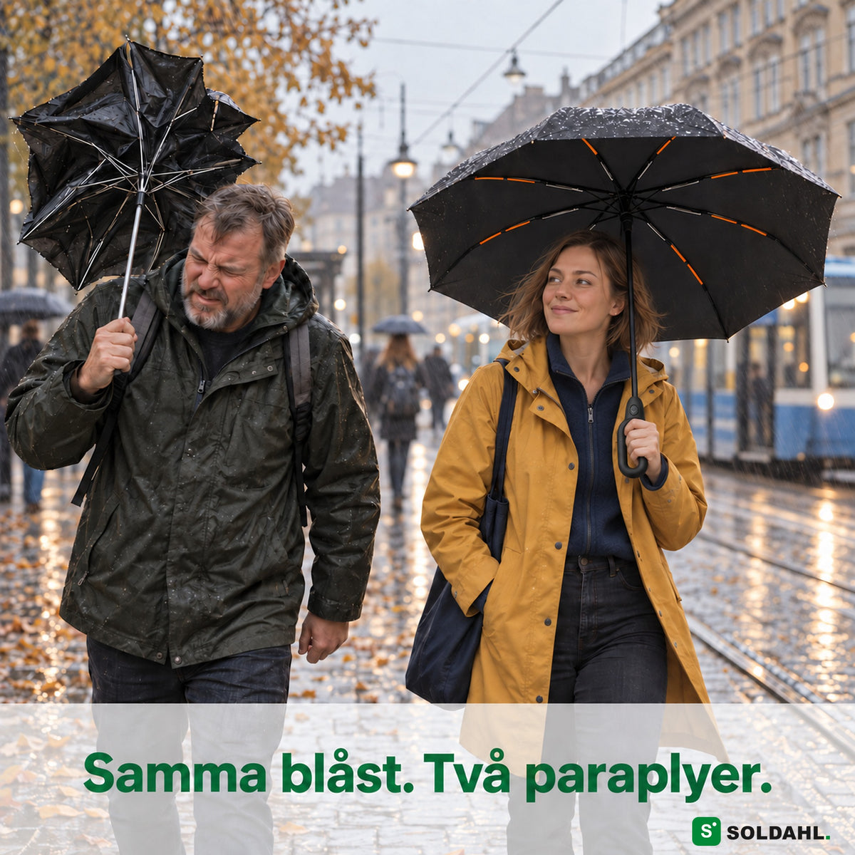 Man med trasigt paraply och kvinna med Stormparaplyet på en blåsig gata i regn